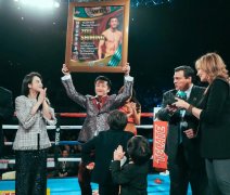 邹市明再登世界拳台，获WBC最高成就奖