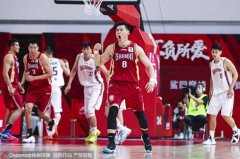 组图：山西男篮对阵上海 张宁得分霸气